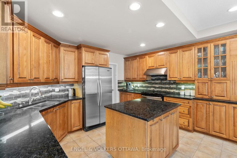 28459479/705-larcastle-circle/avalon-east/ottawa/ontario/K4A4Z2_17