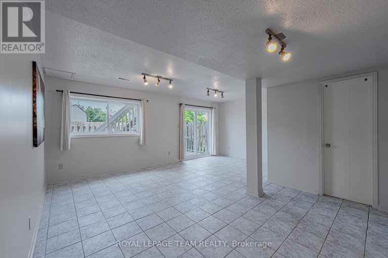 28613595/28-huntview-private/hunt-clubwestern-community/ottawa/ontario/K1V0M5_39
