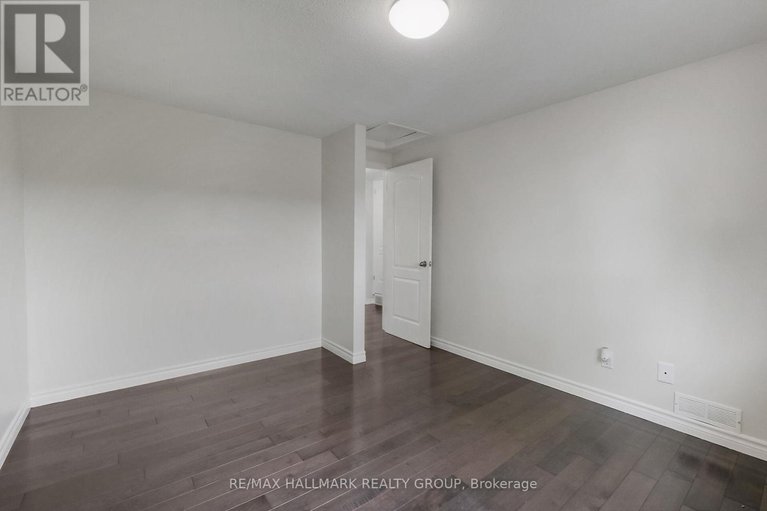 28538565/296-pintail-terrace/chatelaine-village/ottawa/ontario/K1E2A1_36