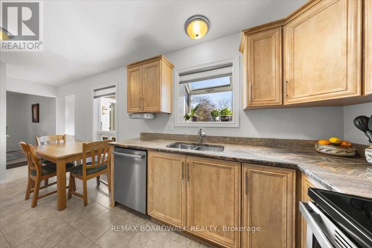 29633977/6241-st-albans-court/convent-glen-north/ottawa/ontario/K1C3C5_22