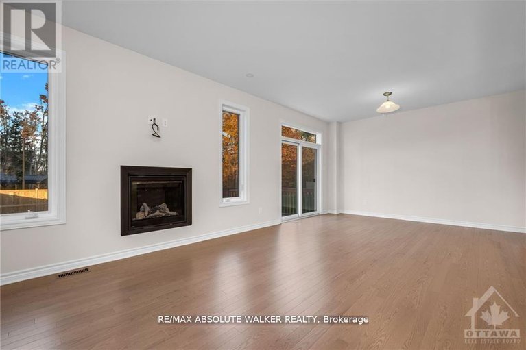 28242948/702-du-rivage-street/town-of-rockland/clarence-rockland/ontario/K4K0K1_11