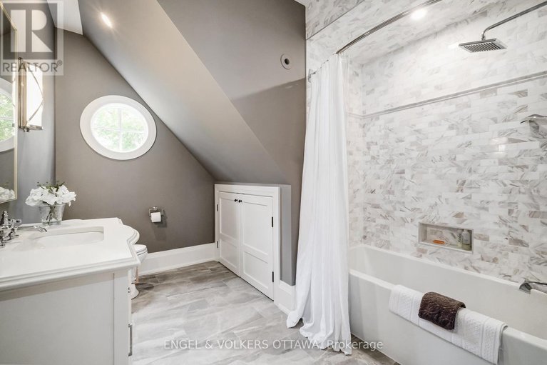 28062589/5651-herwig-place/manotick-south-to-roger-stevens/ottawa/ontario/K4M1B3_33