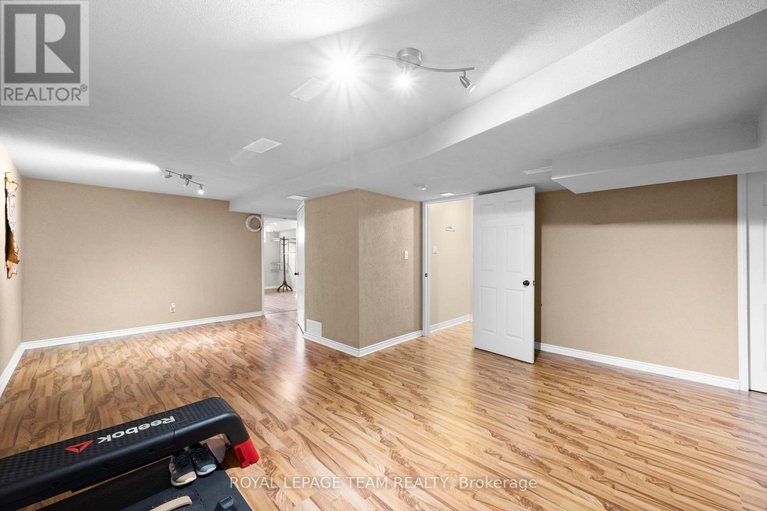 29614827/152-hunterswood-crescent/hunt-club-park/ottawa/ontario/K1G5W1_36