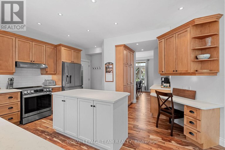 28316771/2377-pine-avenue/manotick-east-to-manotick-station/ottawa/ontario/K4M1B4_17