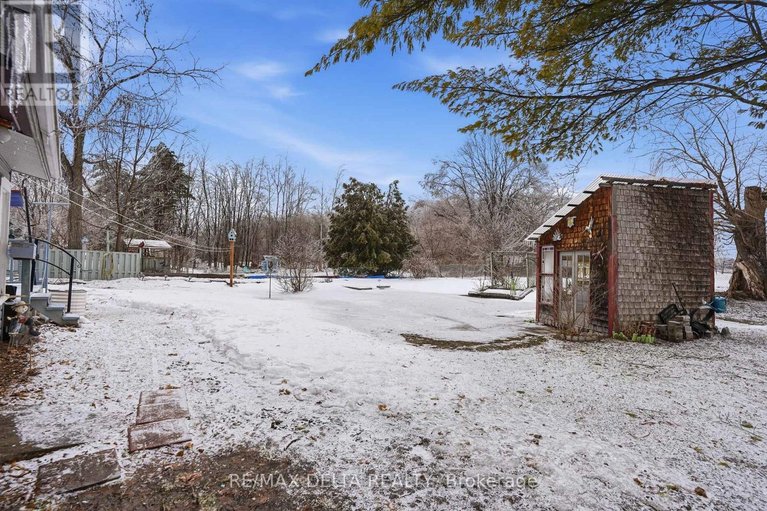 29479728/132-high-street/vankleek-hill/champlain/ontario/K0B1R0_34