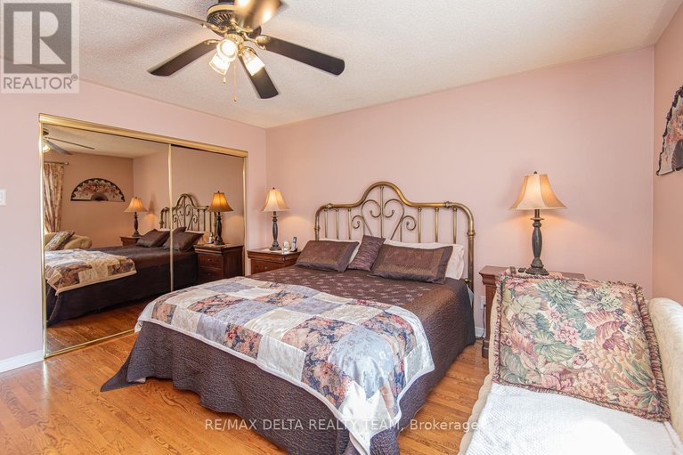 29649021/892-beauchamp-avenue/hiawatha-parkconvent-glen/ottawa/ontario/K1C3A7_18