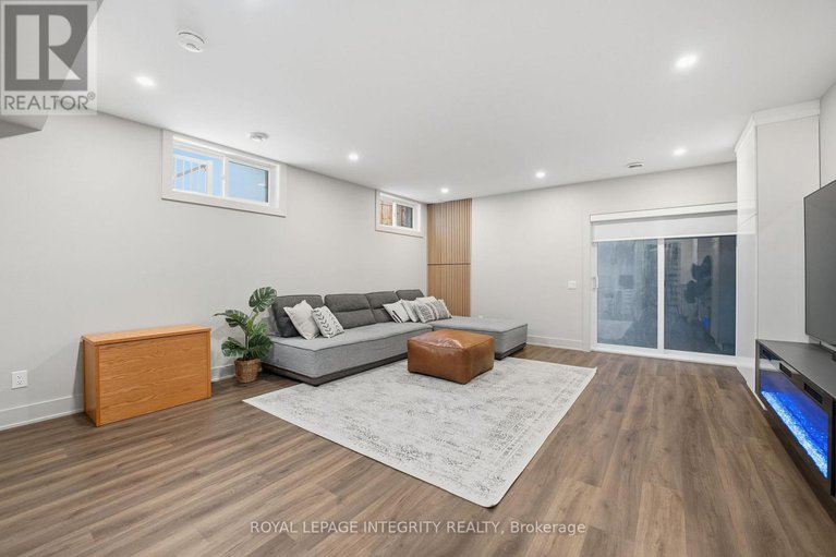 28999711/b-574-edison-avenue/mckellarhighland/ottawa/ontario/K2A1V4_32