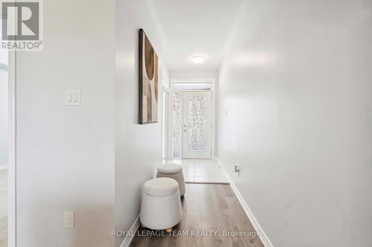 28540761/606-lapland-private/emerald-meadowstrailwest/ottawa/ontario/K2V0S2_6