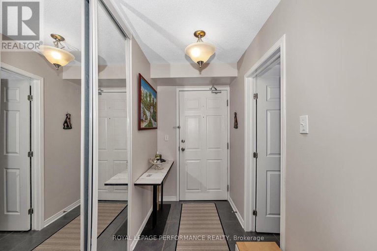 28439320/203-1921-st-joseph-boulevard/convent-glen-south/ottawa/ontario/K1C0A3_6