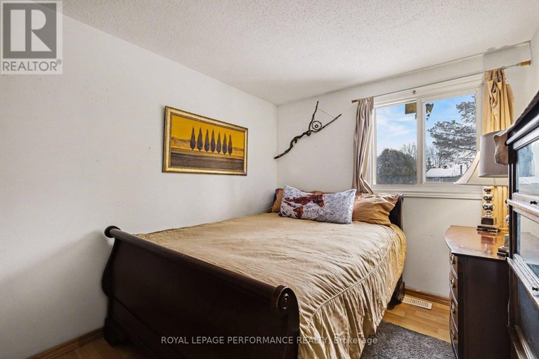 29377757/76-1722-lafrance-drive/queenswood-heights-south/ottawa/ontario/K1E2H2_22