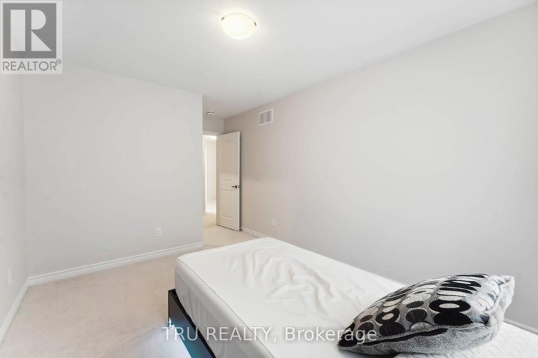 28426936/639-chillerton-drive/half-moon-bay/ottawa/ontario/K2J6X8_28