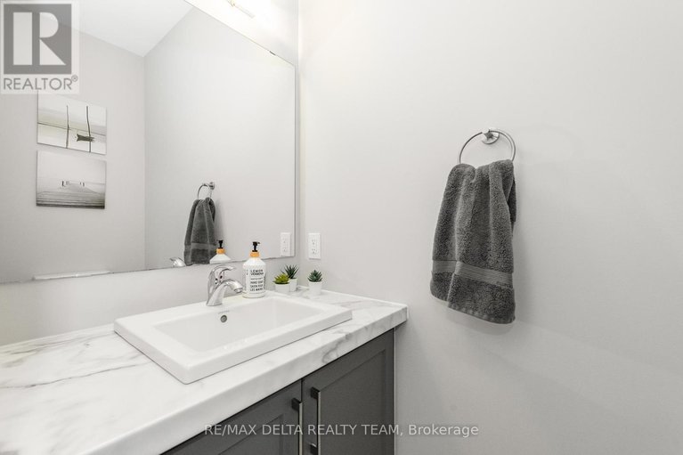 29328717/688-geneva-crescent/embrun/russell/ontario/K0A1W0_8