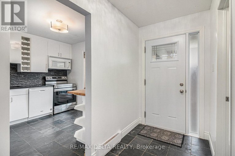 28869858/1345-cedarcroft-crescent/pineview/ottawa/ontario/K1B5G8_8