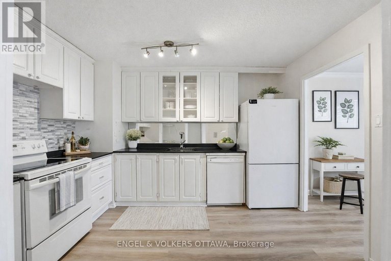 29637517/301-2951-riverside-drive/mooneys-bayriverside-park/ottawa/ontario/K1V8W6_13