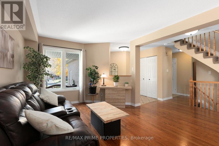 29075456/1545-senateurs-way/fallingbrookpineridge/ottawa/ontario/K4A4A2_6