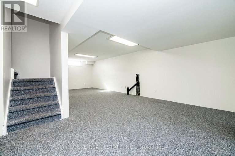 29535443/1404-forest-valley-drive/chapel-hill/ottawa/ontario/K1C5M8_36