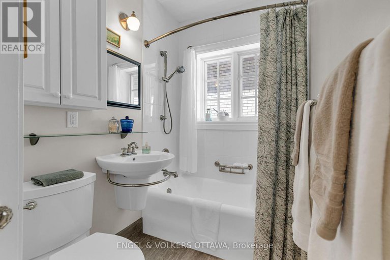 28296351/2-433-besserer-street/sandy-hill/ottawa/ontario/K1N6B9_14