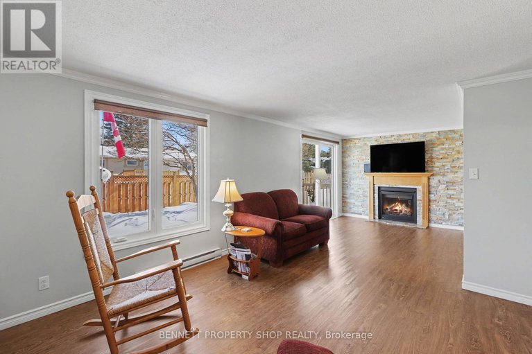 29401594/1503-blackheath-street/bilberry-creekqueenswood-heights/ottawa/ontario/K1E1K6_8