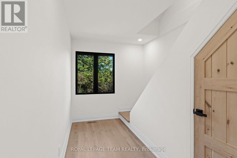 28989052/5575-south-sunset-drive/manotick-long-island-nicholls-island/ottawa/ontario/K4M1J4_40