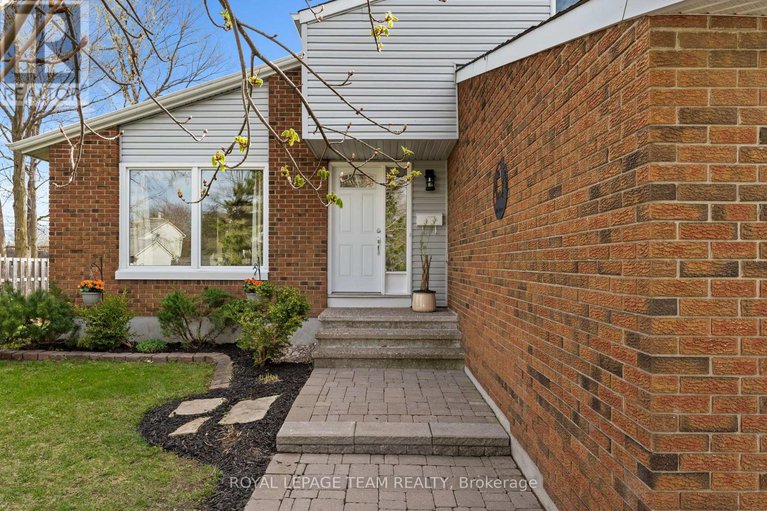 29124358/92-burnetts-grove-circle/pheasant-run/ottawa/ontario/K2J1N7_4