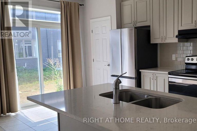 28714089/713-perseus-avenue/half-moon-bay/ottawa/ontario/K2J3V5_13