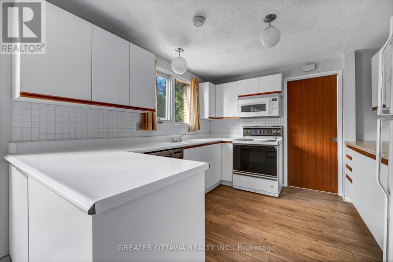 27904178/15-rutherford-crescent-s/beaverbrook/ottawa/ontario/K2K1N1_8