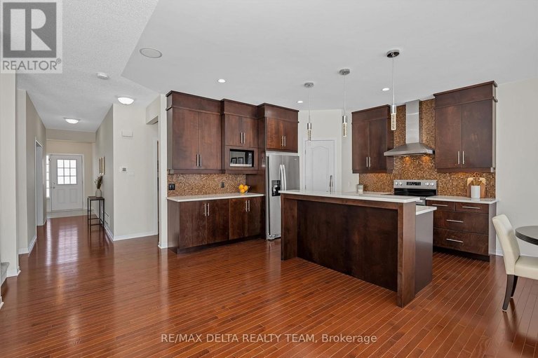 29595405/1889-montmere-avenue/notting-hillsummerside/ottawa/ontario/K4A0E7_7