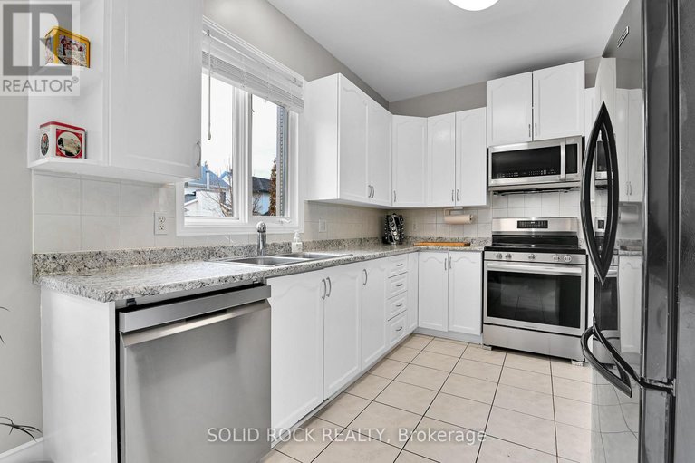28372403/1824-mccallum-drive/fallingbrookgardenway-south/ottawa/ontario/K4A3T7_11