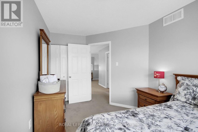 28988068/334-wiffen-private/westcliffe-estates/ottawa/ontario/K2H1G3_44
