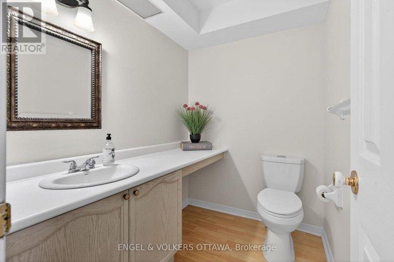 29679351/211-briston-private/hunt-club-park/ottawa/ontario/K1G5R5_14