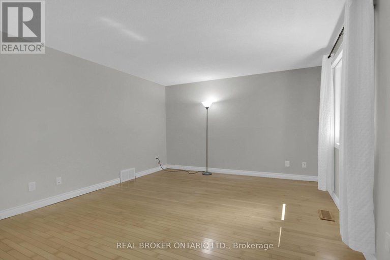 28817674/130-chimo-drive/katimavik/ottawa/ontario/K2L2H6_19