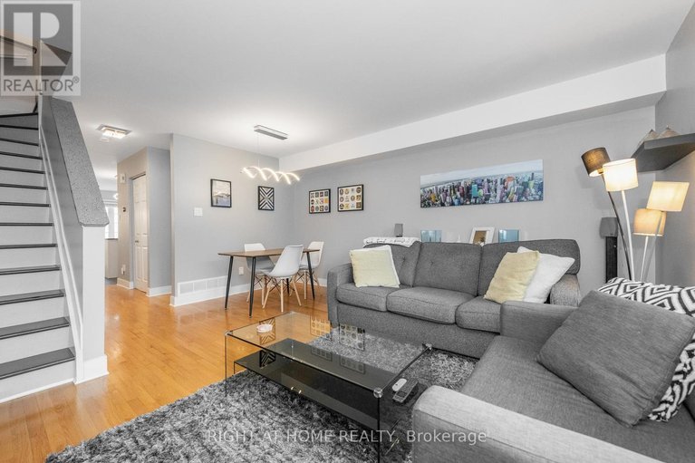 29599852/212-rutgers-private/central-park/ottawa/ontario/K2C4G7_16