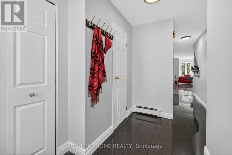 29676442/43-crispin-private/manor-park/ottawa/ontario/K1K2T7_3