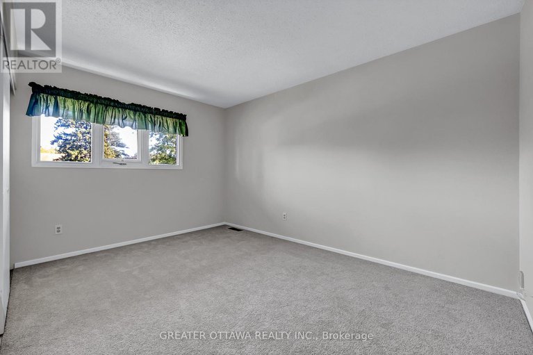 27904178/15-rutherford-crescent-s/beaverbrook/ottawa/ontario/K2K1N1_18