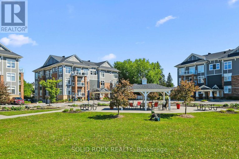 28510618/301-345-elizabeth-cosgrove-private/mer-bleuebradley-estatesanderson-park/ottawa/ontario/K1W0K6_29