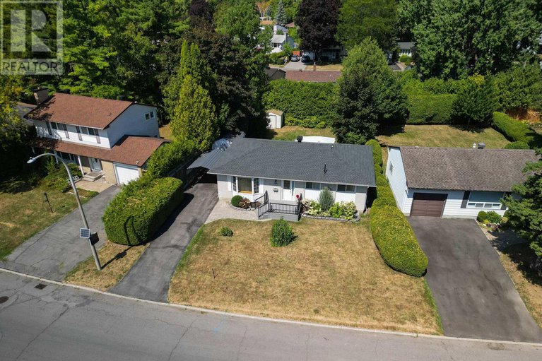 28771604/17-canfield-road/sheahan-estatestrend-village/ottawa/ontario/K2H5S7_32