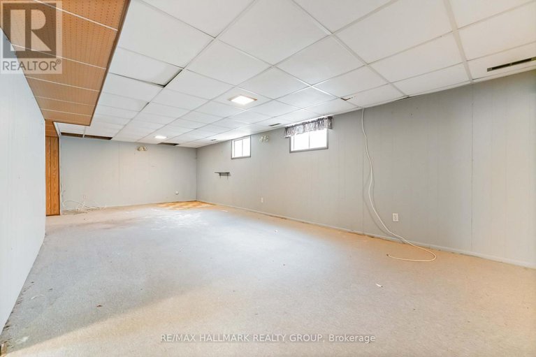 28702014/2055-neepawa-avenue/carlingwood/ottawa/ontario/K2A3L7_18