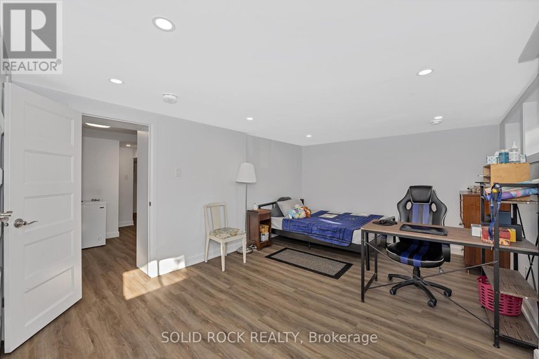 28414092/1229-erindale-drive/copeland-park/ottawa/ontario/K2C2G2_33