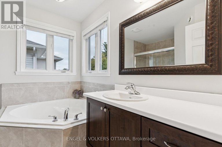 28966658/161-des-pins-street/village-of-russell/russell/ontario/K4R0B9_24