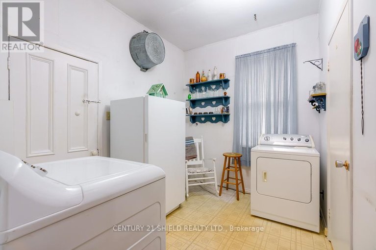 29622783/48-st-george-street-e/alexandria/north-glengarry/ontario/K0C1A0_16