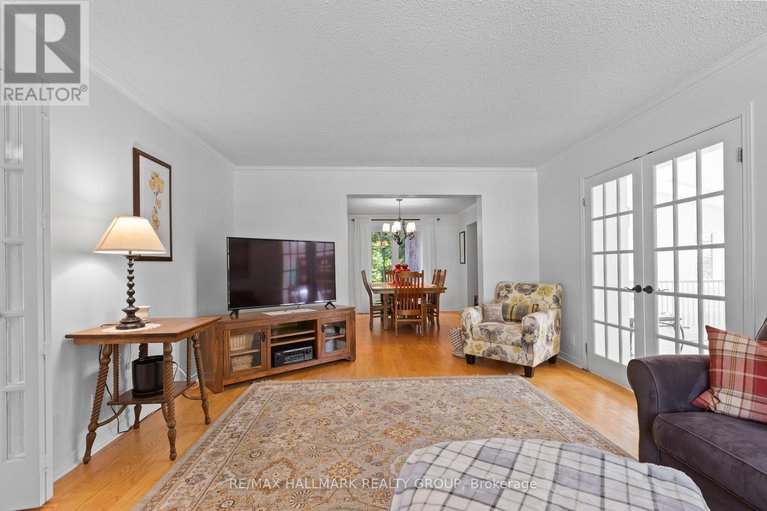28509464/6431-clingin-lane/manotick-south-to-roger-stevens/ottawa/ontario/K4M1B3_8