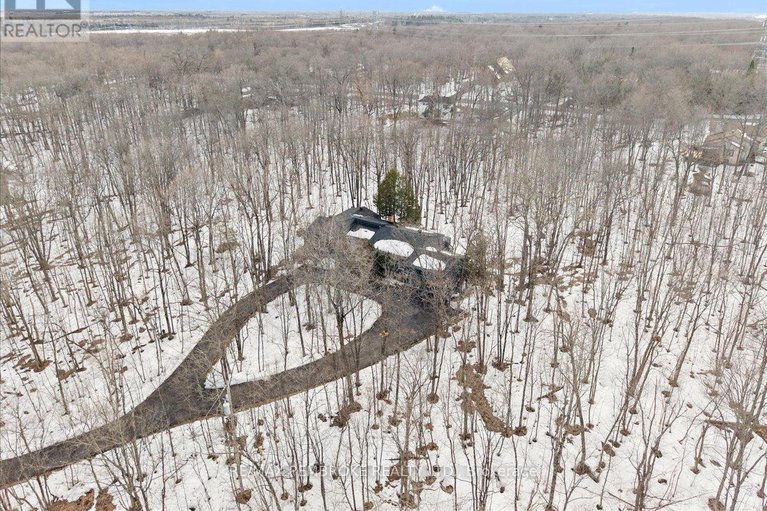 29556813/1235-millburn-crescent/cumberland-ridge/ottawa/ontario/K4C1C9_37