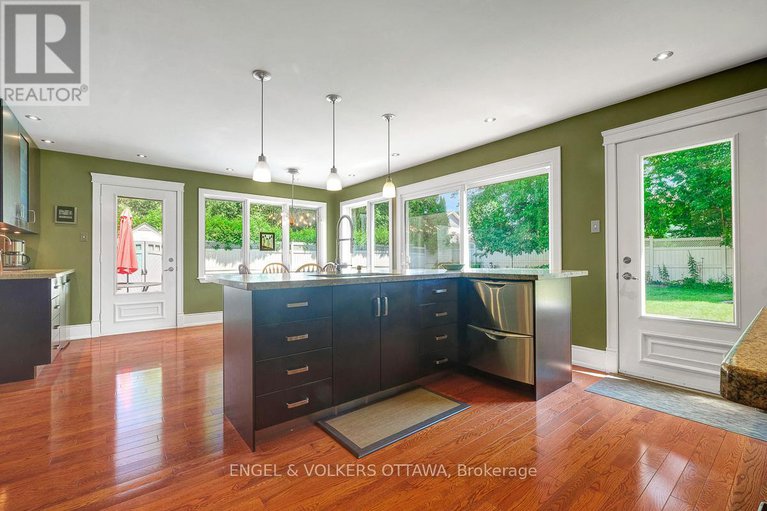28902931/3-mohawk-crescent/bruce-farmgraham-parkqualicumbellands/ottawa/ontario/K2H7G7_14