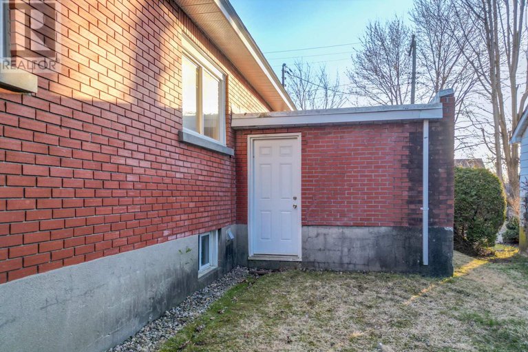 28479703/495-wentworth-avenue/woodroffe/ottawa/ontario/K2B5J9_26