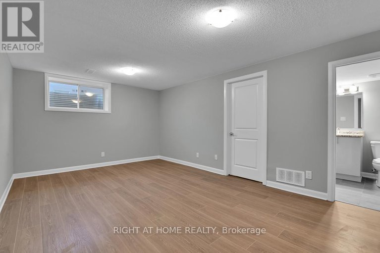 29067282/561-decoeur-drive/avalon-west/ottawa/ontario/K4A5G7_24