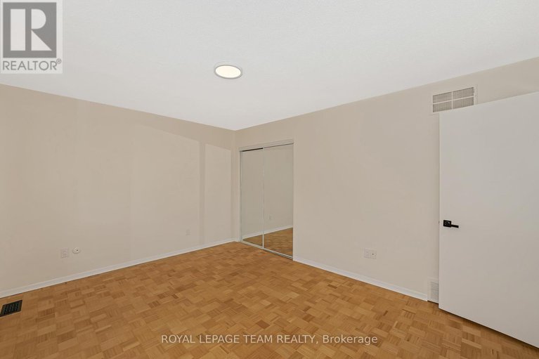 28624547/1825-yale-avenue/urbandale-acres/ottawa/ontario/K1H6S3_34