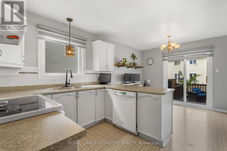 28810608/589-pocono-crescent/fallingbrookgardenway-south/ottawa/ontario/K4A3J6_17