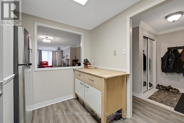 29507377/202-939-north-river-road/overbrook/ottawa/ontario/K1K3V2_14