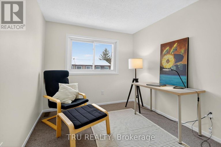 29100992/82-215-temby-private/hunt-club-parkgreenboro/ottawa/ontario/K1T2W1_24