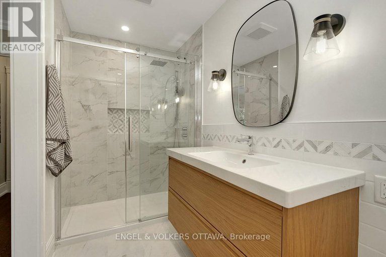 28808789/3-mohawk-crescent/bruce-farmgraham-parkqualicumbellands/ottawa/ontario/K2H7G7_29